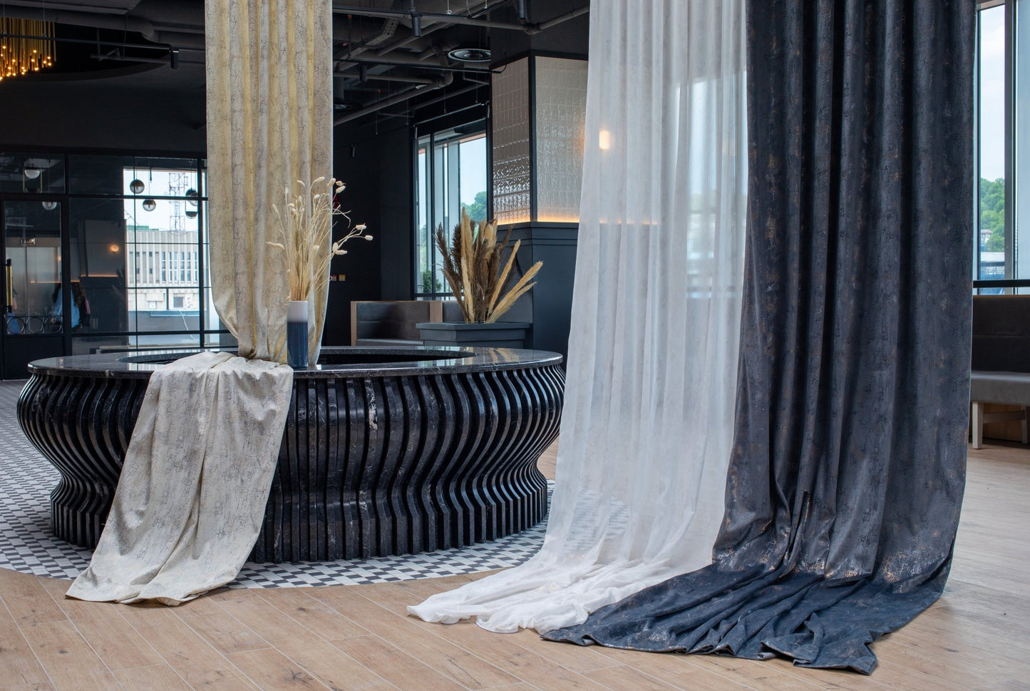 Draperie Luvru Albastru, Metraj